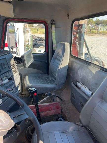 2008 Mack CHU613 showing 43,154 mi, 8,316 hrs- doesn't run