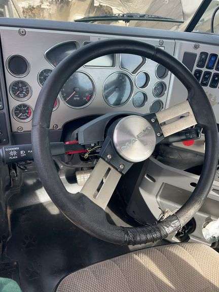 2012 Mack CXU613 showing 701,487 mi, 15,325 hrs - runs