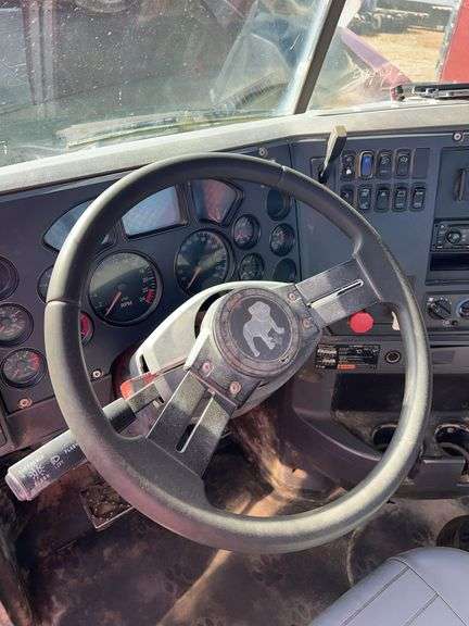 2012 Mack CHU613 showing 43,299 mi, 12,171 hrs - runs