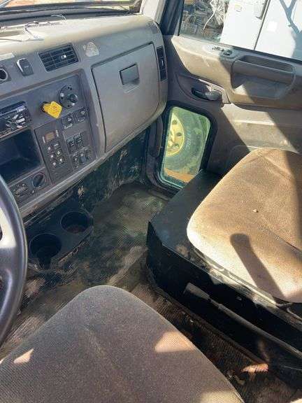 2018 Peterbilt PB348 showing 43,073 mi, 6,155 hrs - runs