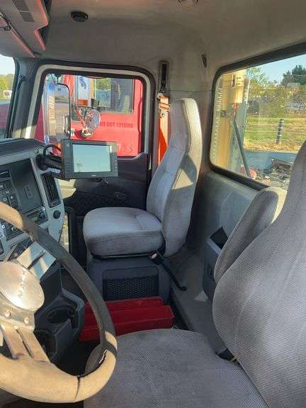 2013 Mack CXU613 showing 402,711 mi, 8,428 hrs- doesn't run