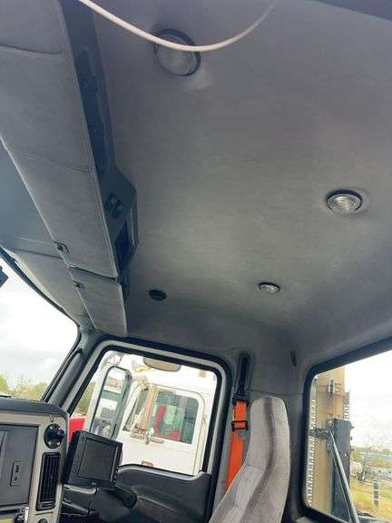 2013 Mack CXU613 showing 359,326 mi, 8,691 hrs - runs