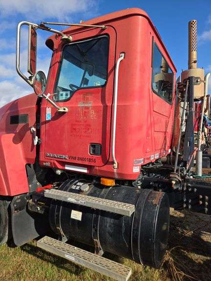 2008 Mack CHU613 showing 75,752 mi, 10,208 hrs- runs
