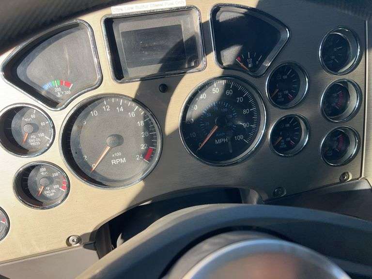 2008 Mack CXU613 showing 529,582 mi, 12,274 hrs- runs