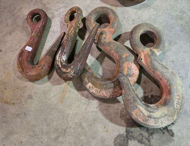 LOT OF 4 HOOKS