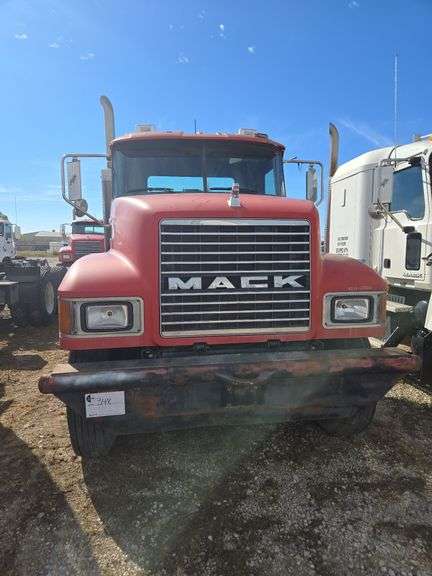 2007 Mack CHU613 showing 38,067 mi, 13,851 hrs- runs