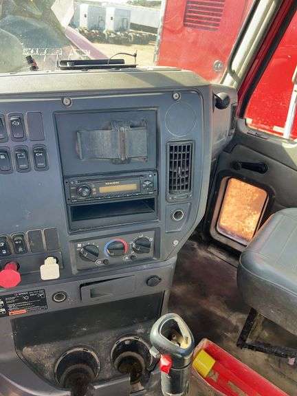 2012 Mack CHU613 showing 43,299 mi, 12,171 hrs - runs