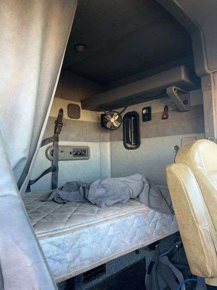 2008 Mack CXU613 showing 559,053 mi, 14,786 hrs- runs