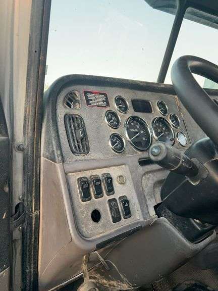 2015 Peterbilt 389 showing 53,258 mi, 8,978 hrs- runs