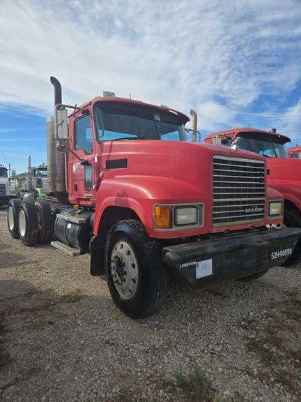 2008 Mack CHU613 showing 61,447 mi, 15,684 hrs - runs