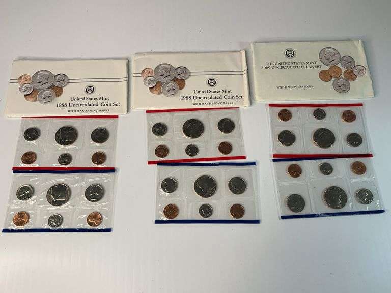 (2) 1988 and 1989 Uncirculated Mint Set