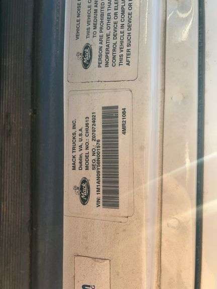 2008 Mack CHU613 showing 566,424 mi, 15,328 hrs- runs