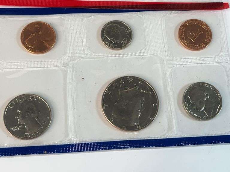 (2) 1988 and 1989 Uncirculated Mint Set