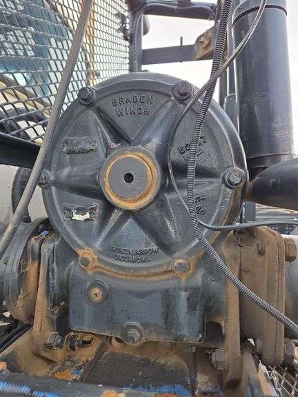 2002 Peterbilt Winch Truck 379 showing 6,294mi, hrs unkown- runs