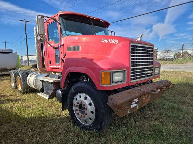 2012 Mack CHU613 showing 88,859 mi, 12,352 hrs - doesn't run