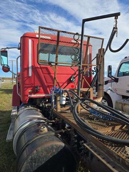 2012 Mack CHU613 showing 88,859 mi, 12,352 hrs - doesn't run