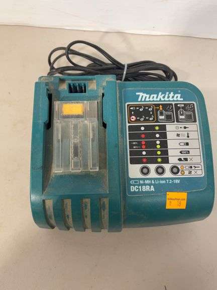 (2) Makita drills w/ battery charger - works
