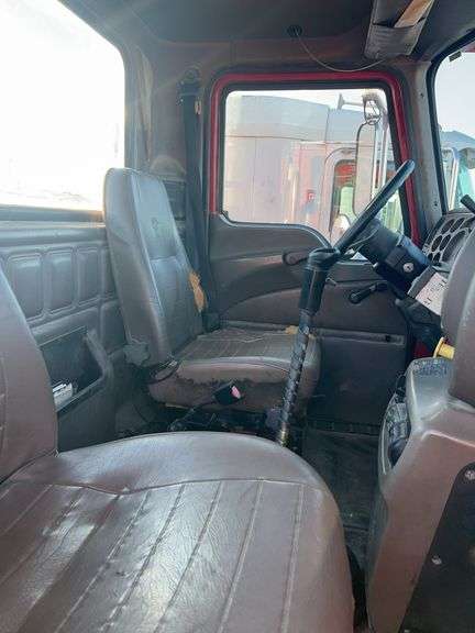 2007 Mack CHU613 showing 38,067 mi, 13,851 hrs- runs