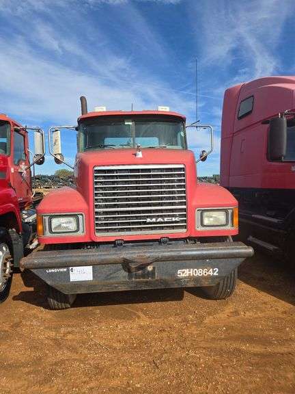 2008 Mack CHU613 showing 30,854 mi, 8,034 hrs - doesn't run