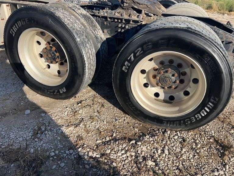 2008 Mack CXU613 showing 529,582 mi, 12,274 hrs- runs