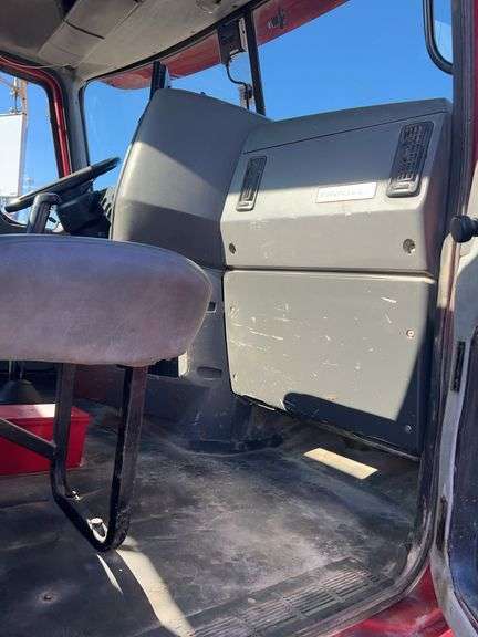 2008 Mack CHU13 miles & hrs unknown- doesn't run