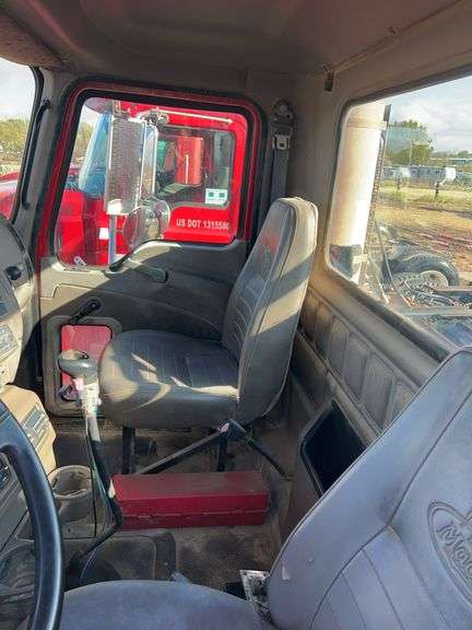 2007 Mack CHN613 showing 55,977 mi, 15,504 hrs- doesn't run