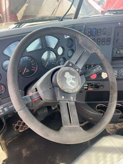 2012 Mack CHU613 showing 30,622 mi, 8,665 hrs- runs