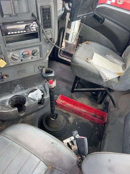 2008 Mack CHU613 showing 42,924 mi, 9,374 hrs- runs