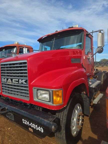 2008 Mack CHU613 showing 52,438 mi, 10,237 hrs - runs