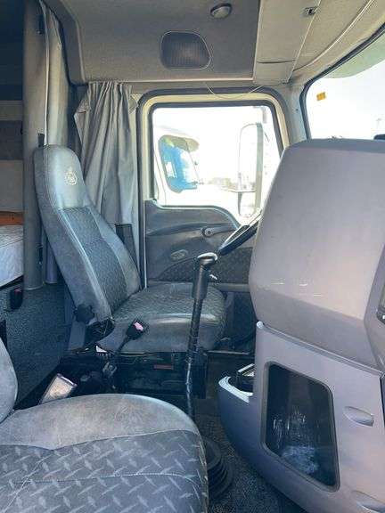 2008 Mack CXU613 showing 529,582 mi, 12,274 hrs- runs