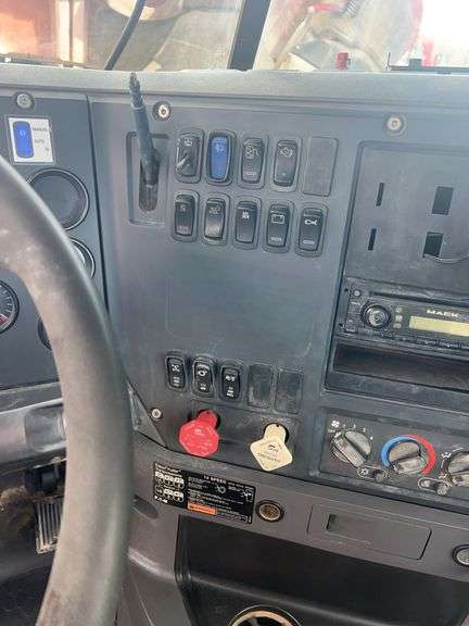 2012 Mack CHU613 showing 30,622 mi, 8,665 hrs- runs