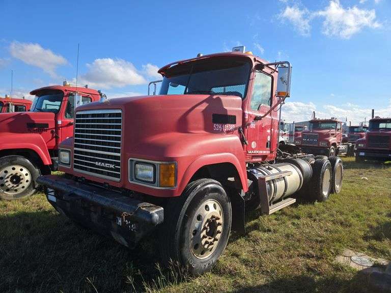 2013 Mack CHU613 showing 119,268 mi, 8,805 hrs- runs