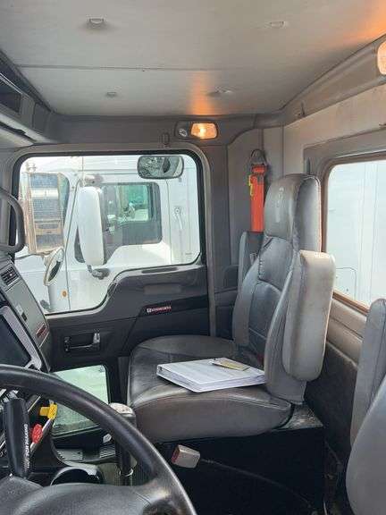 2019 Kenworth T8 showing 17,891 mi, 3,432 hrs - runs