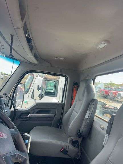 2018 Kenworth T880 showing 26,719 mi, hrs unknown - doesn't run