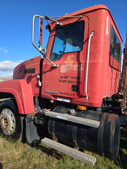 2008 Mack CHU613 showing 59,117 mi, 12,663 hrs- runs