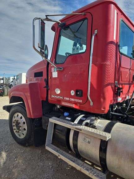 2012 Mack CHU613 showing 32,990 mi, 11,434 hrs- runs