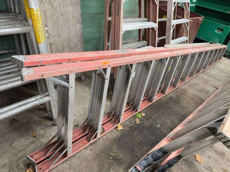 14 FT FIBERGLASS STEPLADDER - Kaufman Realty & Auctions