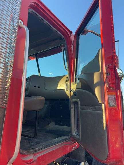 2007 Mack CHU613 showing 38,067 mi, 13,851 hrs- runs