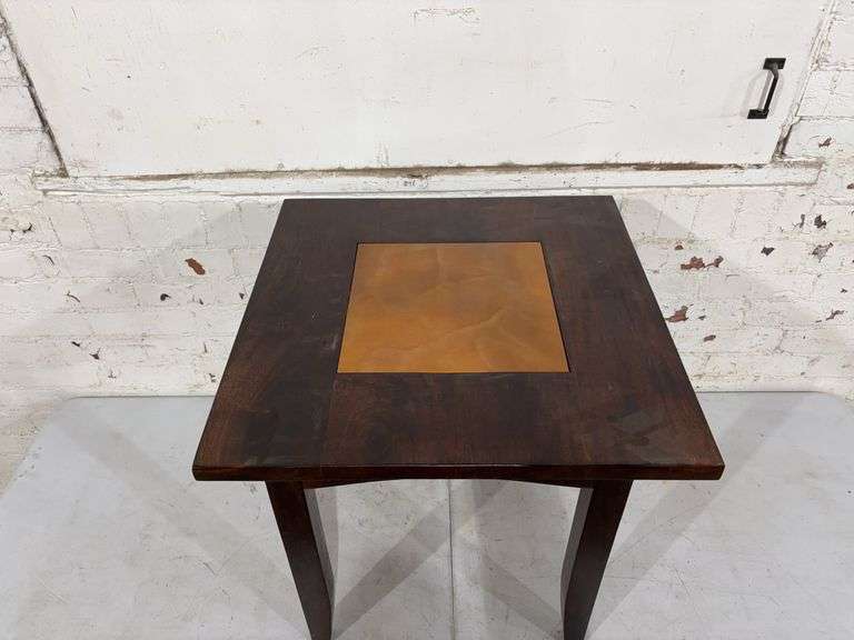 21“W x 21“L x 21 3/4”H side table 