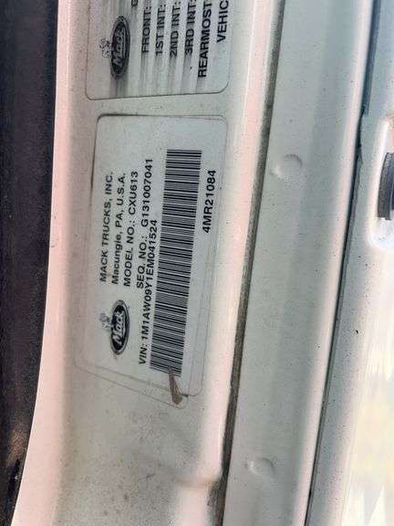 2014 Mack CHU613 showing 498,610 mi, 11,275 hrs - runs