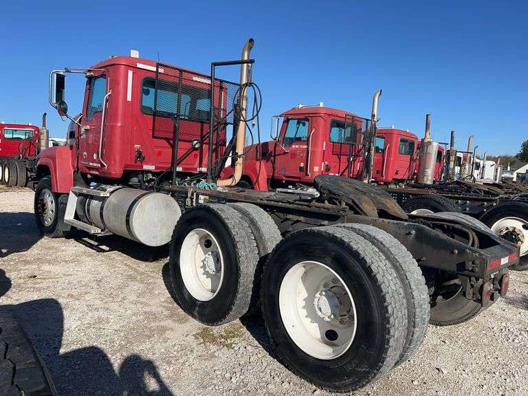 2012 Mack CHU613 showing 32,990 mi, 11,434 hrs- runs