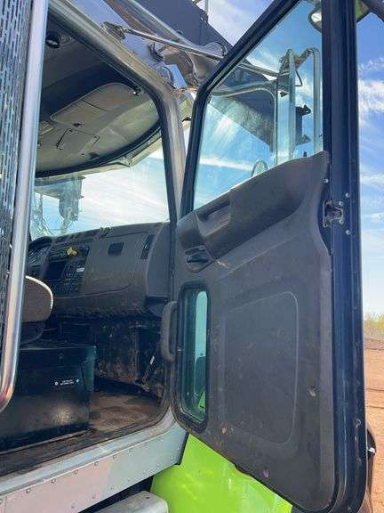 2018 Peterbilt PB348 showing 35,437 mi, 6,164 hrs - runs