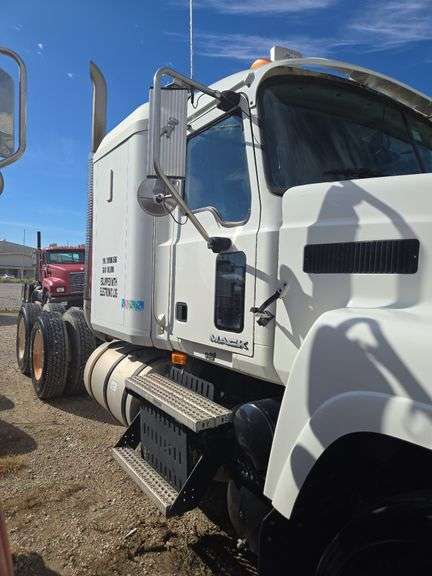 2008 Mack CHU613 miles & hrs unknown- runs