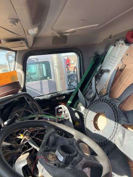 2014 Peterbilt miles & hrs unknown - doesn't run