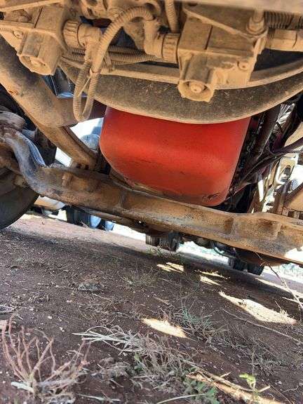 2015 Peterbilt 579 showing 424,747 mi, 22,986 hrs - runs