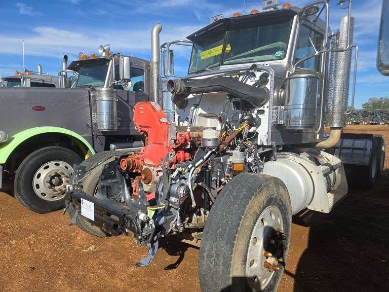 2014 Peterbilt miles & hrs unknown - doesn't run