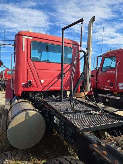 2012 Mack CHU613 showing 50,614 mi, hrs unknown - doesn't run