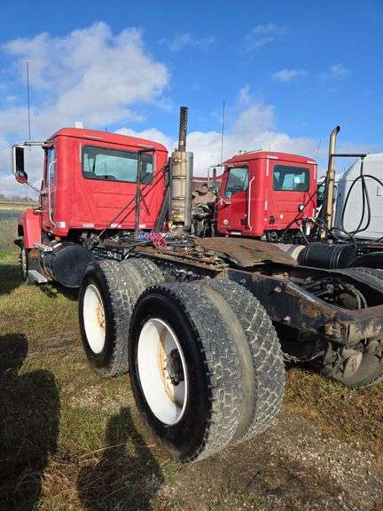 2008 Mack CHU613 showing 50,530 mi, 12,375 hrs- runs