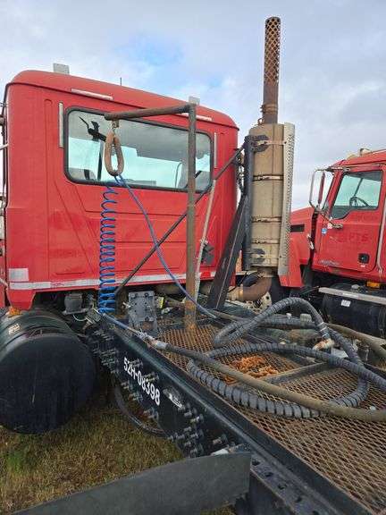 2008 Mack CHU613 showing 42,924 mi, 9,374 hrs- runs