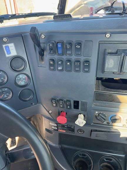 2012 Mack CHU13 showing 28,654 mi, 15,876 hrs- runs